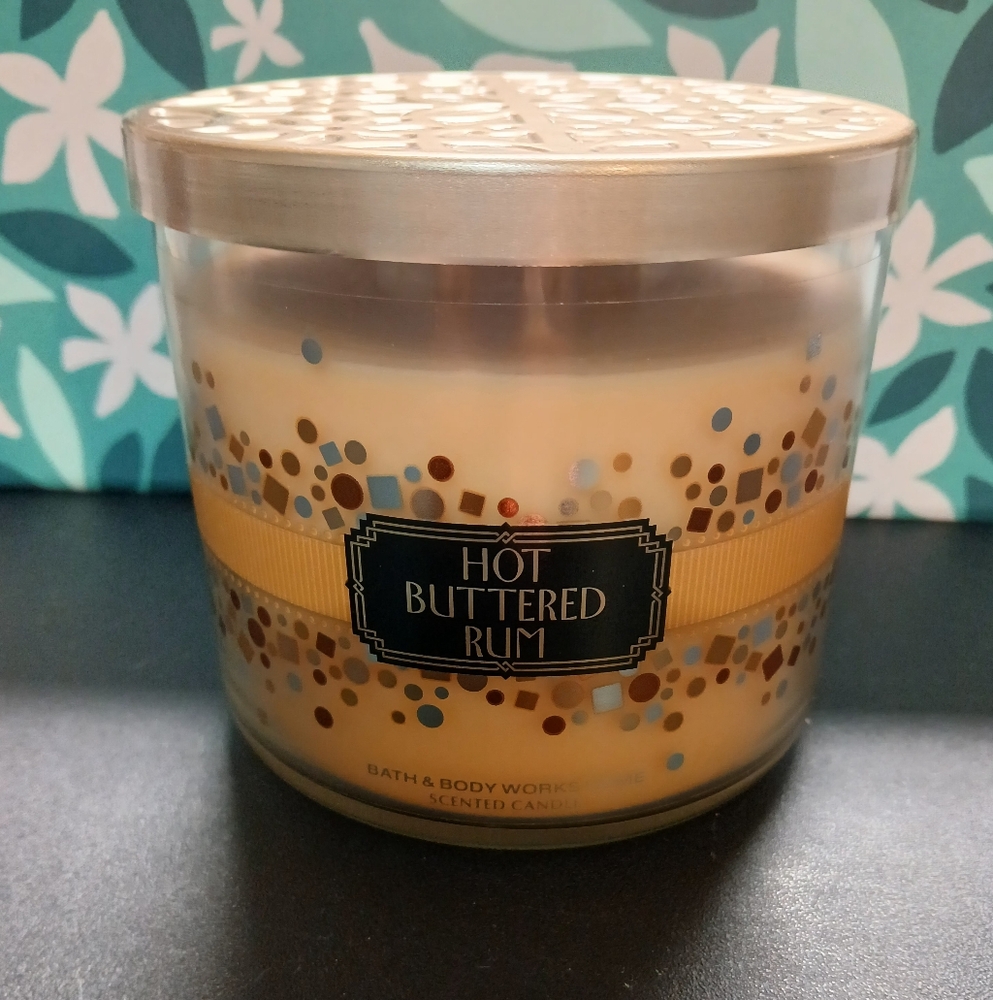 Bath & Body Works Hot Buttered Rum Candle - Cream and Gold Dots